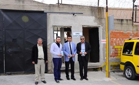 CHP'liler oy için genelev çalışanlarını ziyaret etti