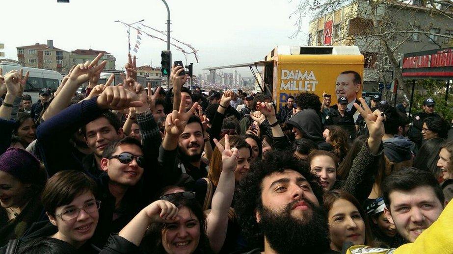 Yeditepe Üniversitesi'nde AK Parti protestosu