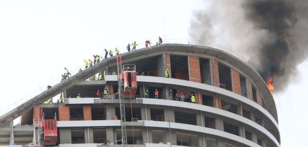 Batışehir Rezidans'ta yangın kontrol altına alındı
