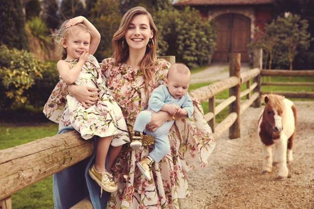 Tuba Ünsal çocuklarıyla poz verdi