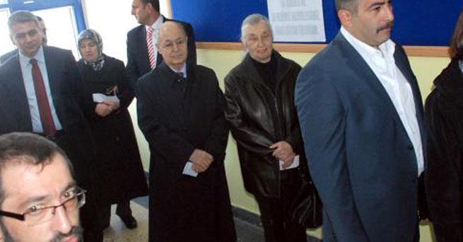 Eski Cumhurbaşkanı Ahmet Necdet Sezer oy kullandı