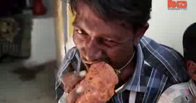Hindistanlı adam günde 3 kilo toprak yiyor İZLE