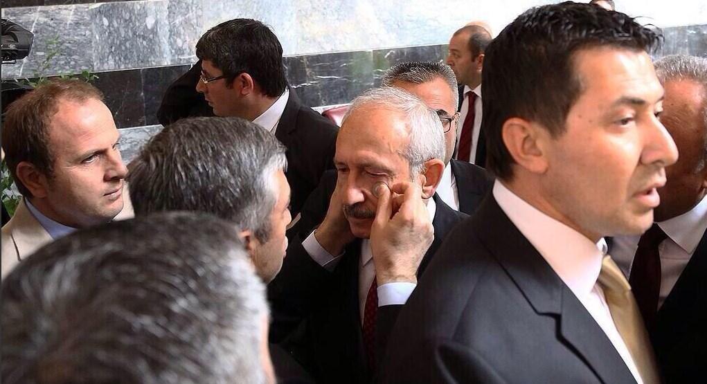 Kemal Kılıçdaroğlu'na yumruklu saldırı - İZLE