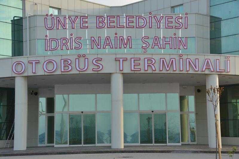 İdris Naim Şahin'in adı terminalden söküldü