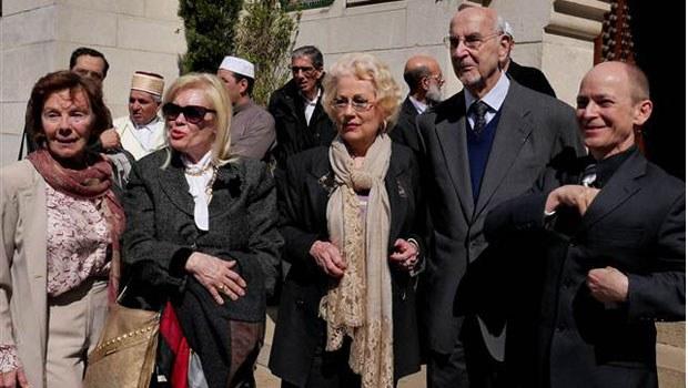 Abdülmecid'in torunu Fevziye Osmanoğlu toprağa verildi