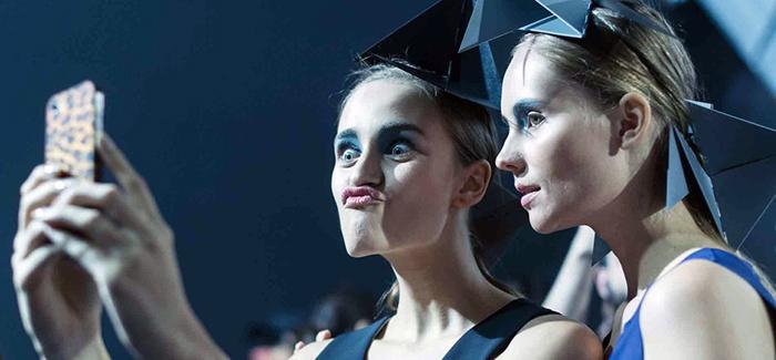 Selfie kelimesine ilginç Türkçe kelime önerileri