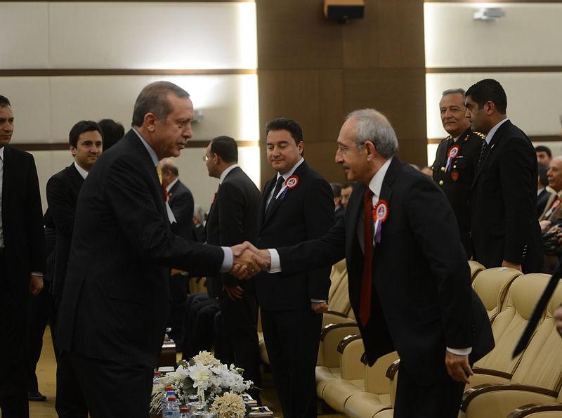 Kılıçdaroğlu ile Erdoğan el sıkıştı İZLE