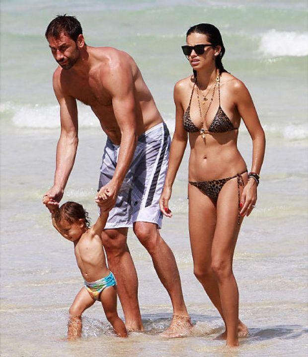 Eşi Adriana Lima'yı komşusuyla aldattı