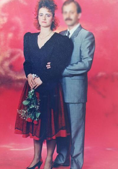 Anne ve babasını 300 parçaya böldü İZLE