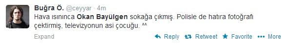 Okan Bayülgen Taksim'de polislerle poz verdi