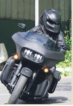 Tamer Karadağlı'nın 2 bin euroluk kaskı