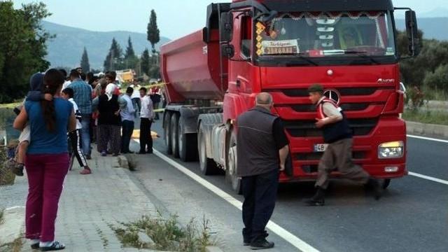 Eşinin kullandığı tırdan düşen kadın hayatını kaybetti