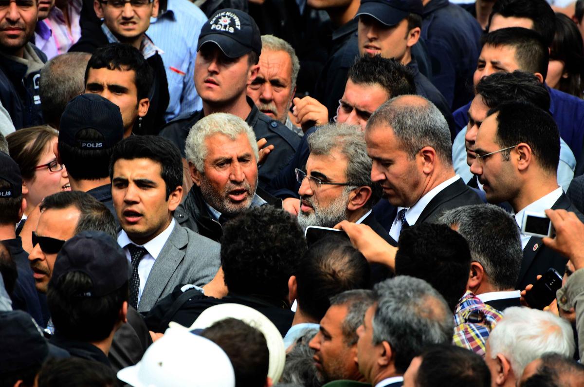 Kılıçdaroğlu Soma'daki kazaların listesini gösterdi