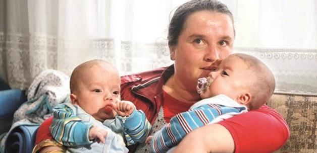 Maden faciasında ölen işçi ikizlerine doyamadı