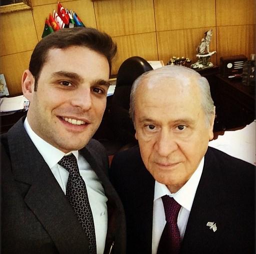Devlet Bahçeli Mehmet Aslan'la selfie çektirdi