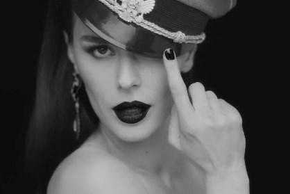 Ayşe Hatun Önal'ın yeni şarkısı Çak Bi Selam