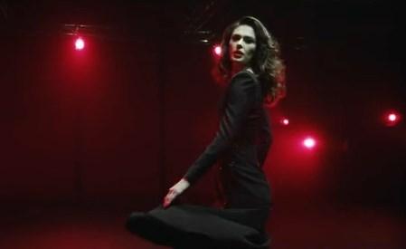 Ayşe Hatun Önal'ın yeni şarkısı Çak Bi Selam