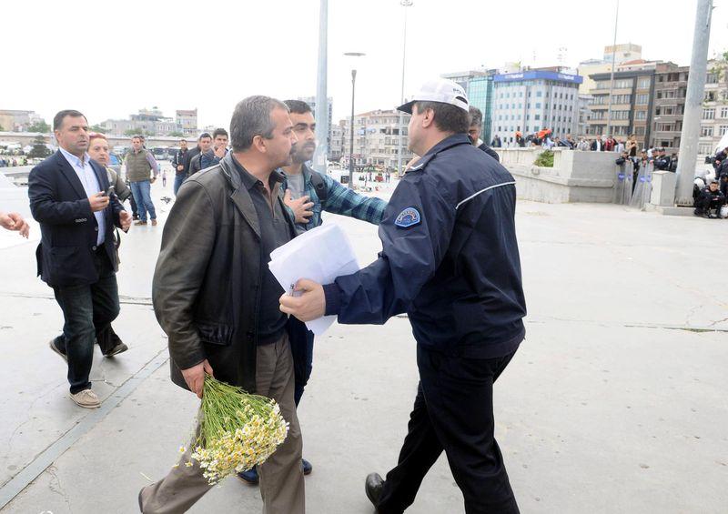 Sırrı Süreyya Gezi Parkı'na gitti