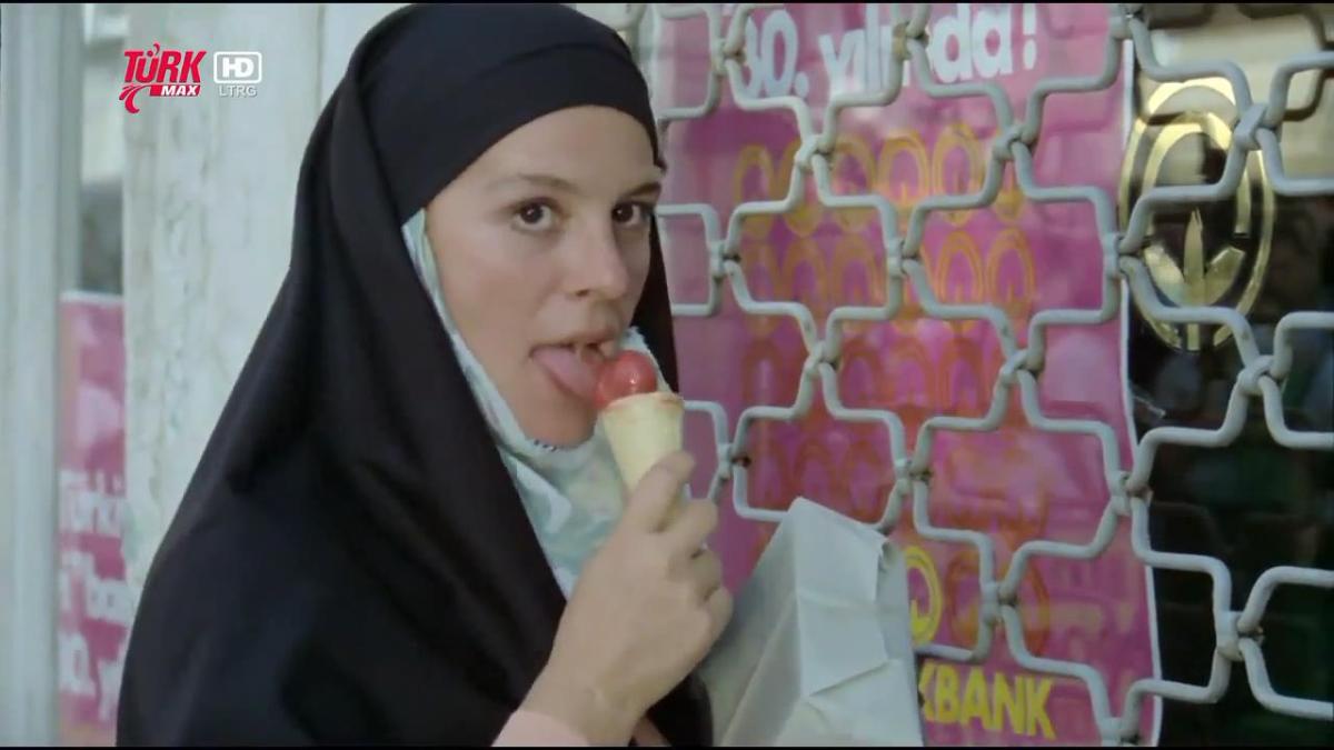 Hülya Koçyiğit Kurbağalar filmi dondurma sahnesi İZLE