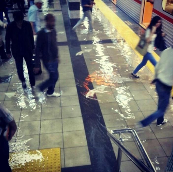 Ankara'da metroyu su bastı İZLE