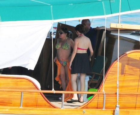 Sezen Aksu bikinili fotoğraf davasını kazandı