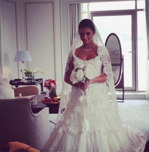 Buse Terim 3 gelinlik giydi