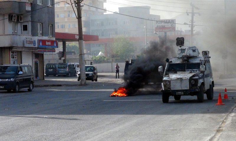 Polisten Şırnak'taki eylemcilere: Adam gibi eylem yapın