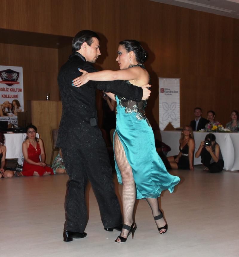 Diyarbakır'da Kürtçe müzik eşliğinde tango