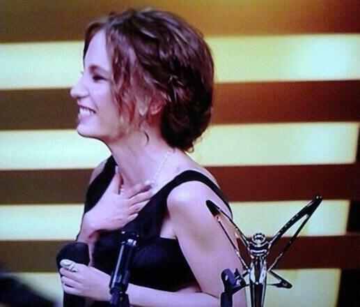 Serenay Sarıkaya Altın Kelebek'te Mira'yı yaşlandırdı İZLE