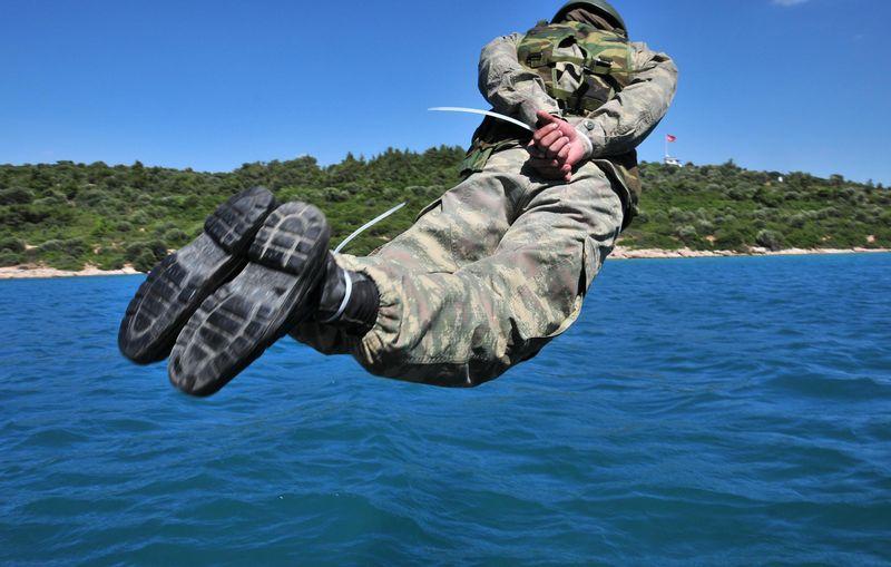 Komandolar böyle seçiliyor İZLE