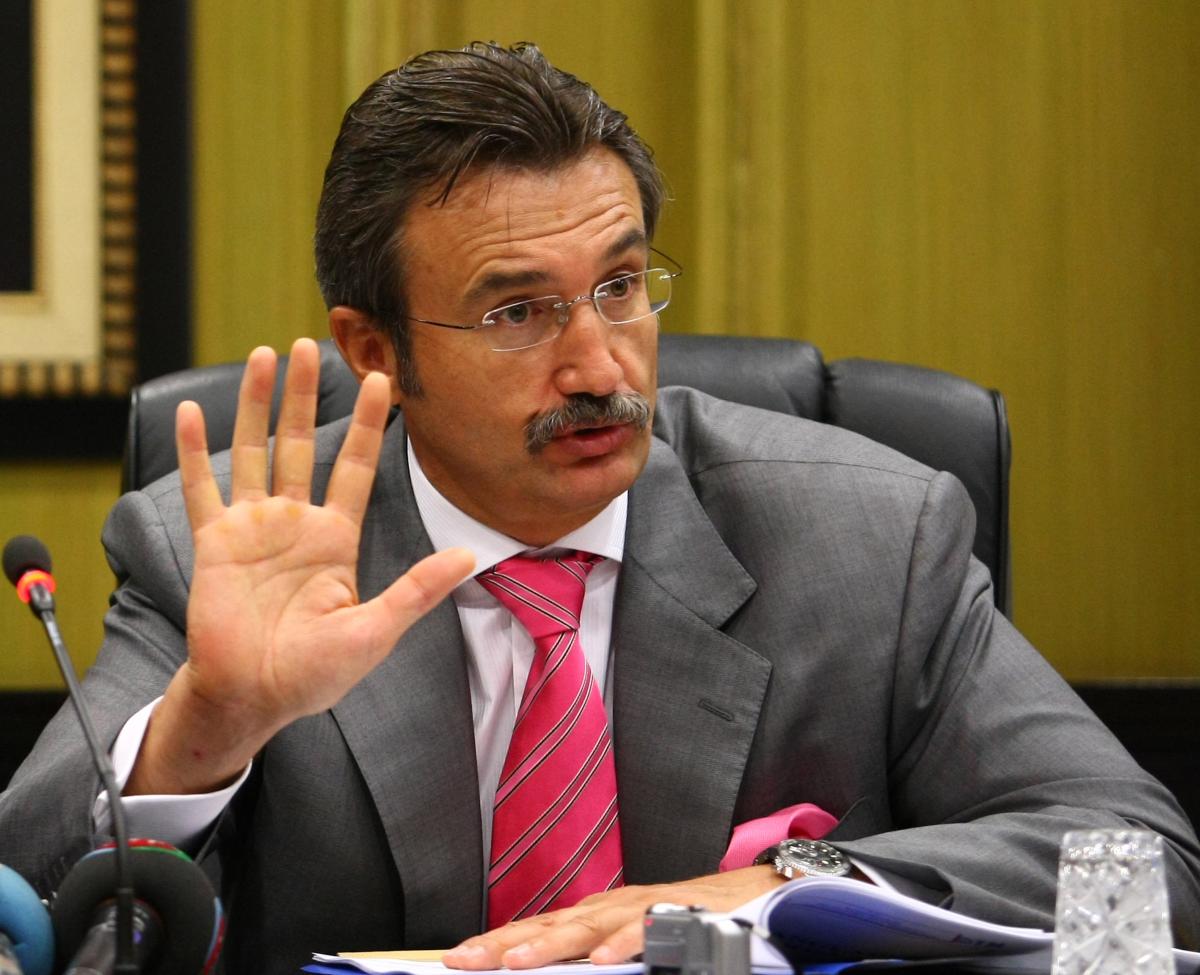 Kürşad Tüzmen kimdir