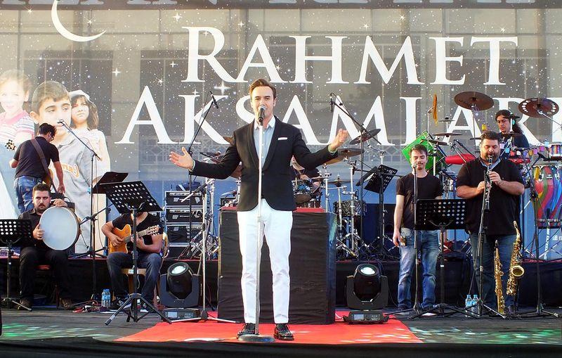 Mustafa Ceceli ilahi konseri verdi