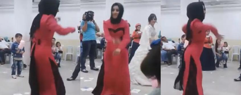 Düğünde apaçi dansı yapan tesettürlü kız