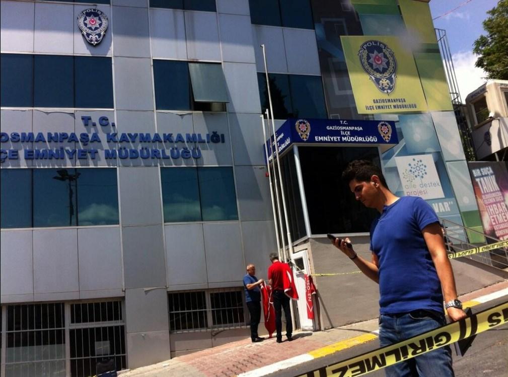 İstanbul'da Türk bayrağını indiren kişi vuruldu