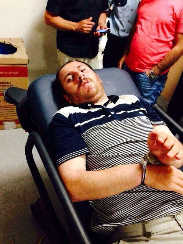 Bayrak indiren provokatörün kimliği