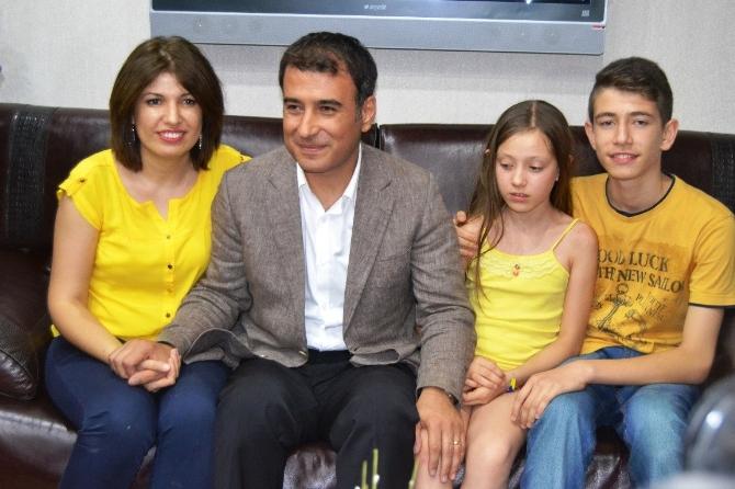 KCK'dan tahliye olan Nejdet Atalay halayla karşılandı