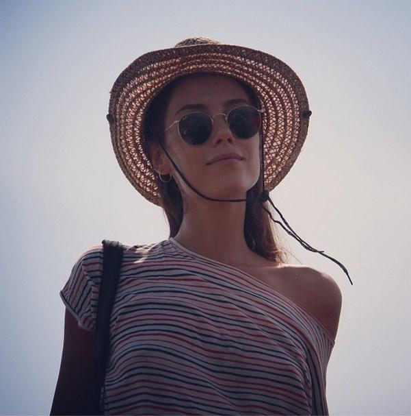 Cansu Dere dünyayı gezmeye devam ediyor