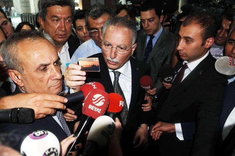Ekmeleddin İhsanoğlu Marmaray'a bindi İZLE