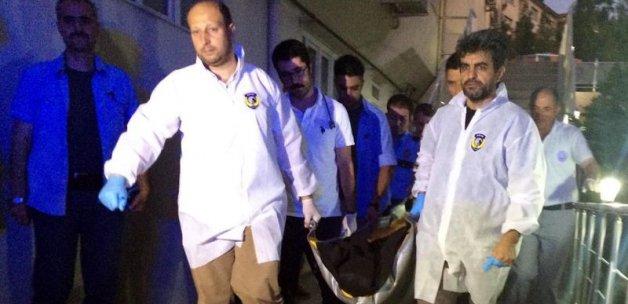 Silahını tanıttığı polis arkadaşını vurdu