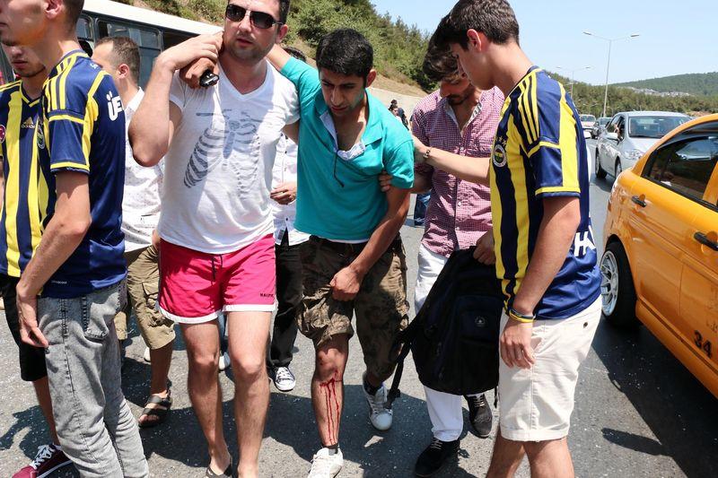 Ümraniye'de halk otobüsü kaza yaptı İZLE