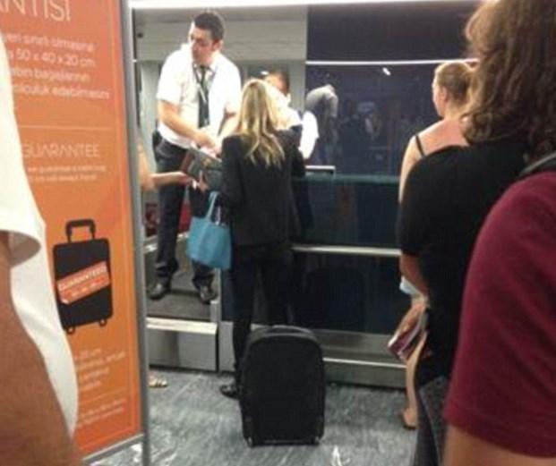 Kate Moss alkollü ve biletsiz uçağa binmek istedi