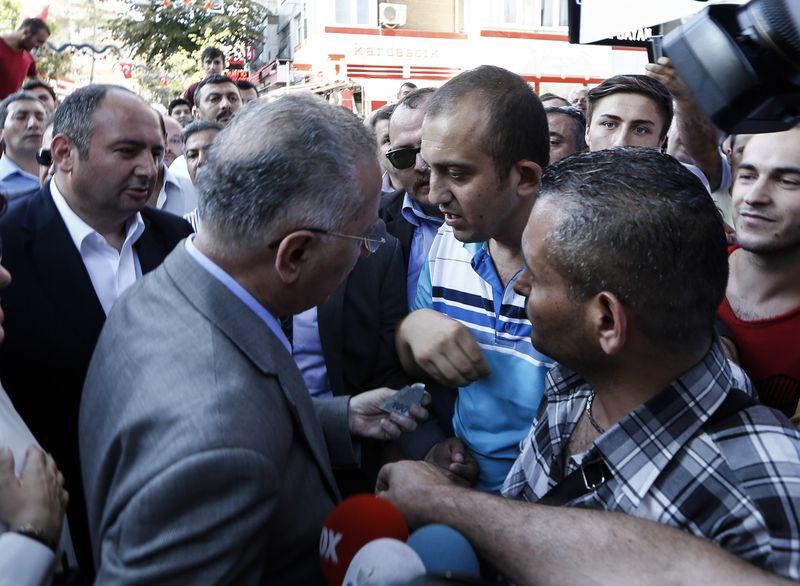 Ekmeleddin İhsanoğlu evimde ekmek yok diyene para verdi