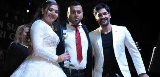 Evlenen çift düğünü bırakıp Uğur Işılak konserine gitti