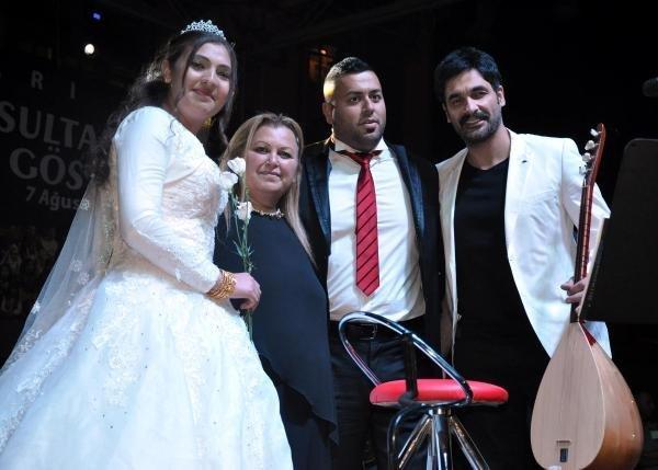 Evlenen çift düğünü bırakıp Uğur Işılak konserine gitti