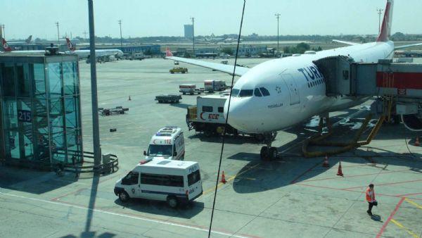 Atatürk Havalimanı'nda ebola virüsü paniği