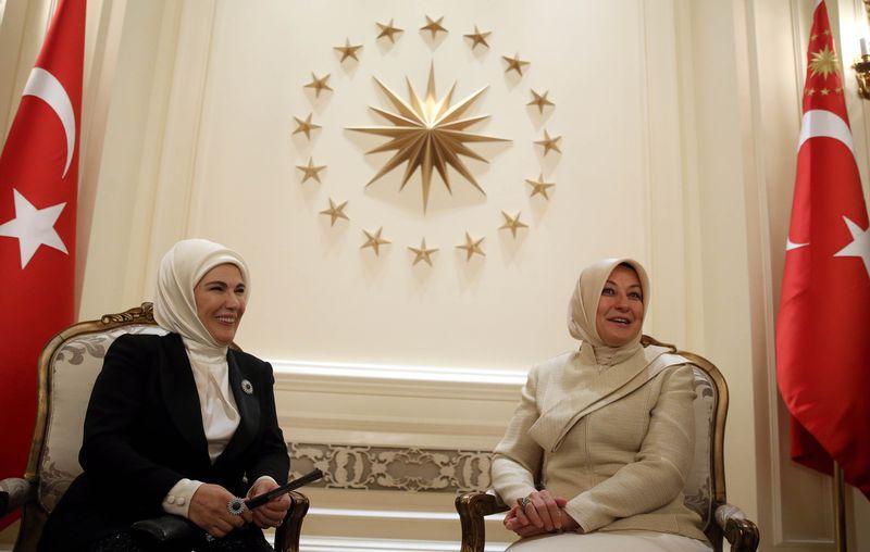 Köşk'te Emine Erdoğan-Hayrünnisa Gül buluşması