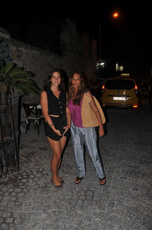 Hülya Avşar: Zehra ile abla kardeş gibiyiz