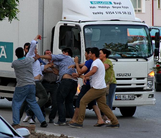 Ankara'da kaza sonrası tekmeli yumruklu kavga