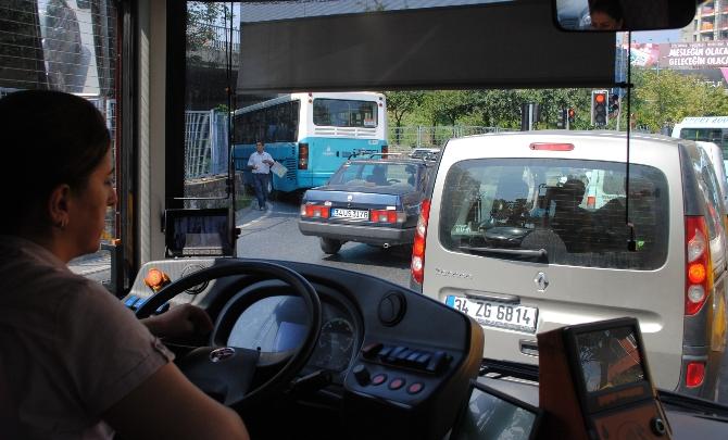 İstanbul'un tek kadın otobüs şoförü Şengül Tunç İZLE