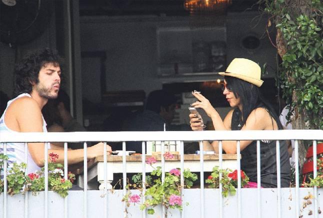 Hande Yener siyaha döndü